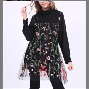Highness NYC Size Large Chic Black Floral Embroidered Tunic
